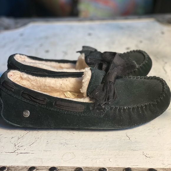 UGG Other - UGG Kids Moccasins in Forest Black Details